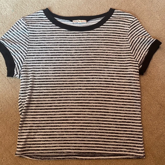 Black and white striped shirt - Picture 1 of 3